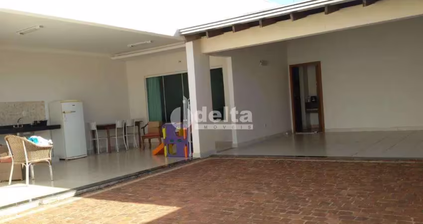 Casa residencial disponível para locação e venda no bairro nova uberlândia em uberlândia-mg