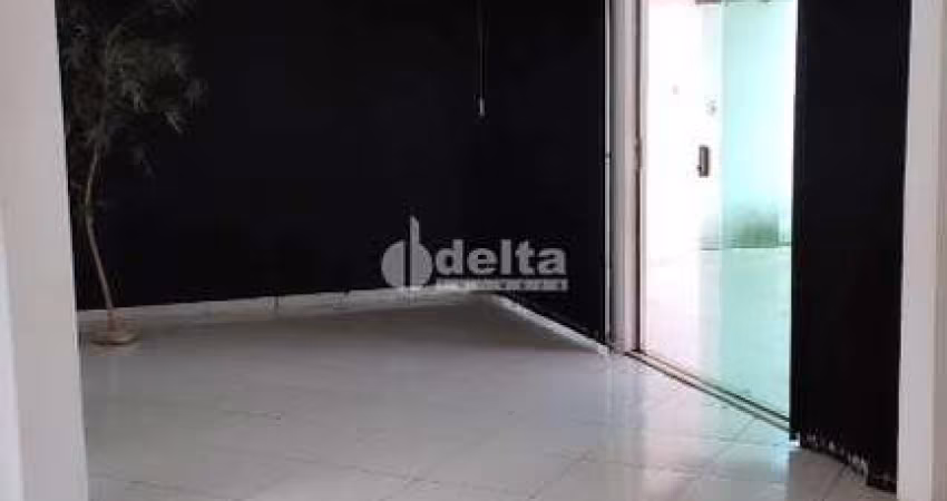 Casa residencial disponível para venda no bairro São Jorge em Uberlândia-MG