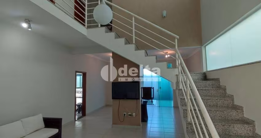 Casa no condomínio Royal Park disponível para venda em Uberlândia-MG