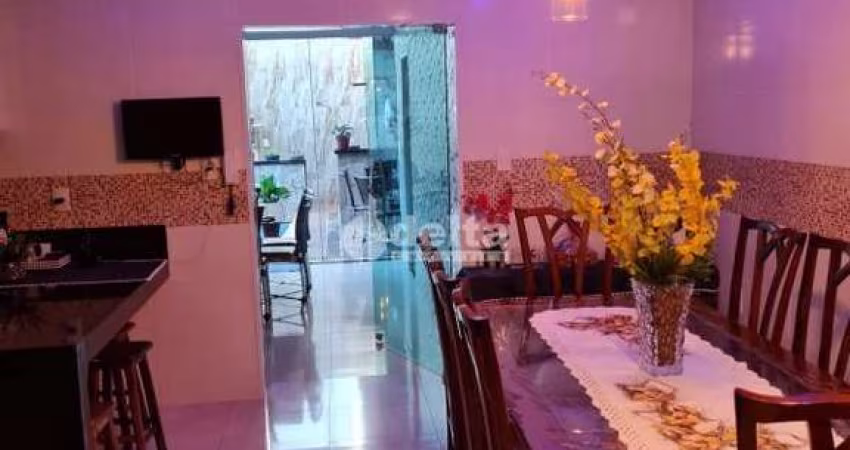 Casa residencial disponível para venda no bairro Jardim Inconfidência em Uberlândia-MG