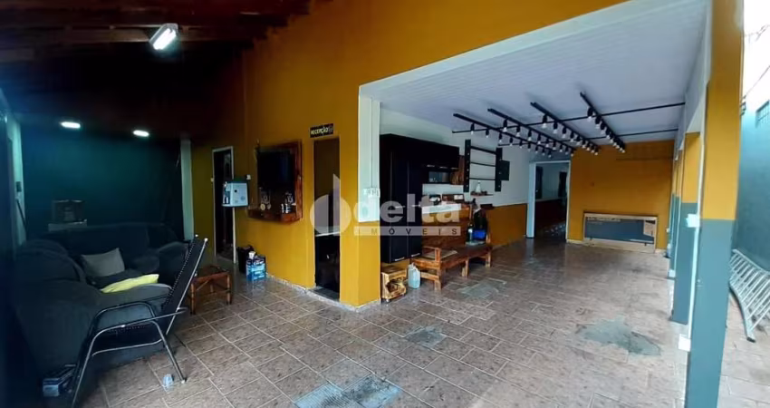 Casa residencial disponível para venda no bairro Granada em Uberlândia-MG