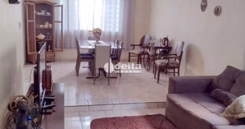 Casa residencial disponível para venda no Bairro Jardim Patrícia em Uberlândia-MG