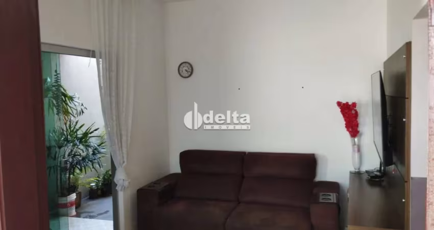 Casa residencial disponível para locação e venda no bairro Granada em Uberlândia-MG