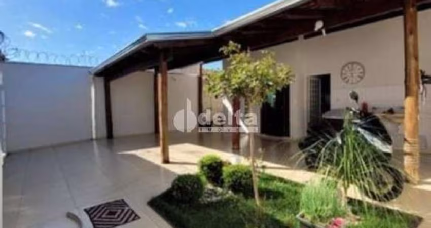 Casa residencial disponível para venda no bairro Nova Uberlândia em Uberlândia-MG