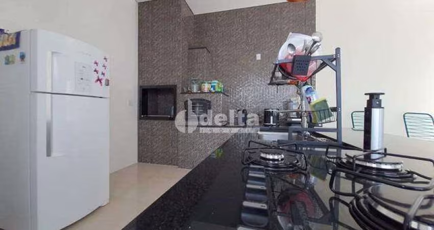 Casa residencial disponível para venda no bairro Minas Gerais  em Uberlândia-MG