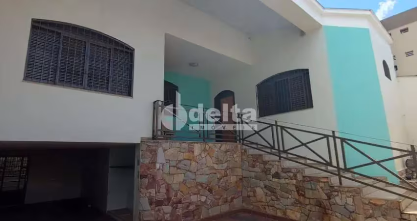 Casa residencial disponível para venda no bairro Tabajaras em Uberlândia-MG