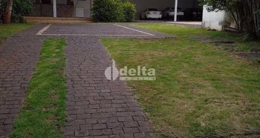 Casa disponível para venda no bairro Daniel Fonseca em Uberlândia-MG