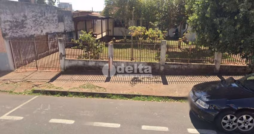 Terreno disponível para venda no bairro Santa Mônica em Uberlândia-MG