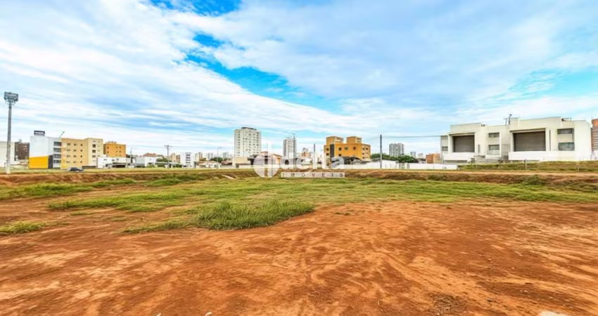 Área disponível para venda 611 m² no bairro Laranjeiras em Uberlândia-MG