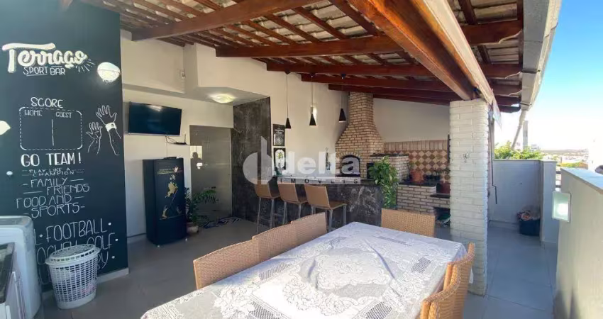 Cobertura  disponível para venda no bairro Santa Mônica em Uberlândia-MG