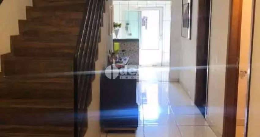 Casa residencial disponível para venda no bairro Santa Rosa em Uberlândia-MG