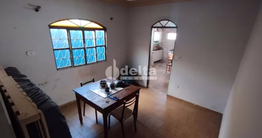 Casa residencial disponível para venda no bairro Marta Helena  em Uberlândia-MG