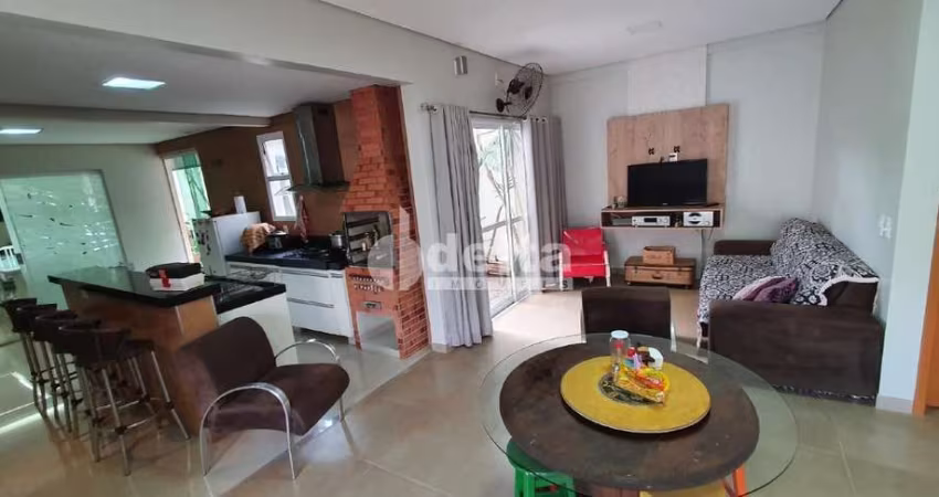 Casa no condomínio Carmel disponível para venda em Uberlândia-MG