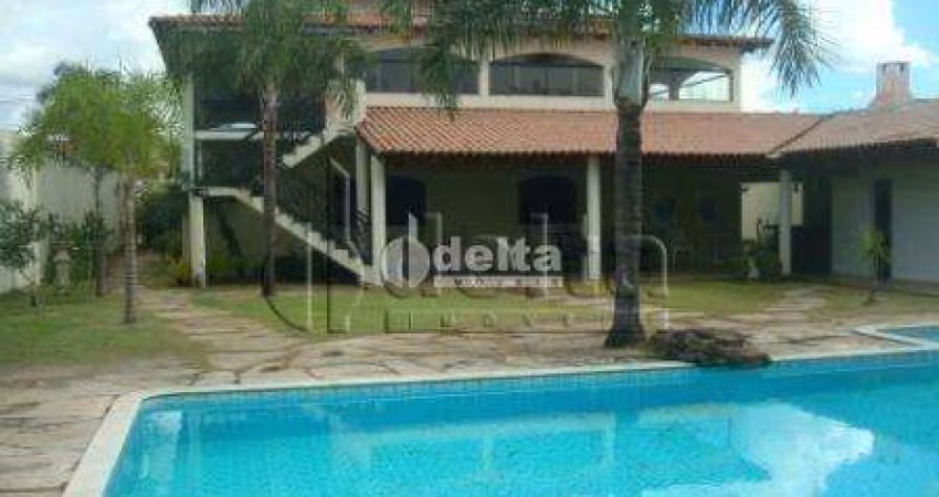 Casa residencial disponível para venda no bairro Morada da Colina em Uberlândia-MG.