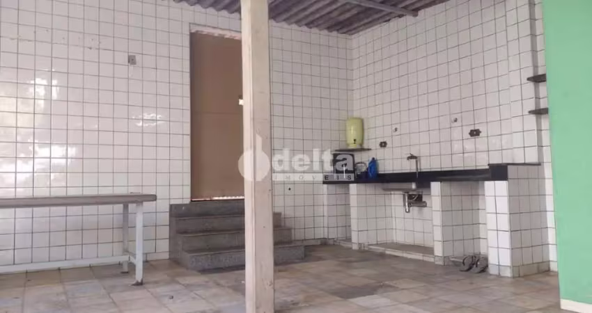 Casa comercial disponível para venda no bairro presidente roosevelt em uberlândia-mg