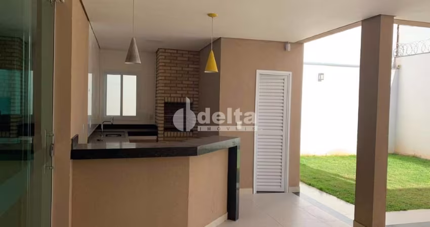 Casa residencial disponível para venda no bairro Bosque dos Buritis em Uberlândia-MG