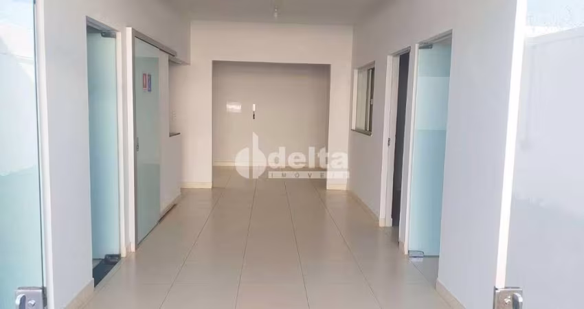 Casa residencial disponível para venda no Bairro Jardim Patrícia em Uberlândia-MG