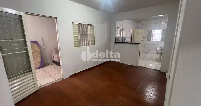 Casa residencial disponível para venda no bairro Laranjeiras em Uberlândia-MG
