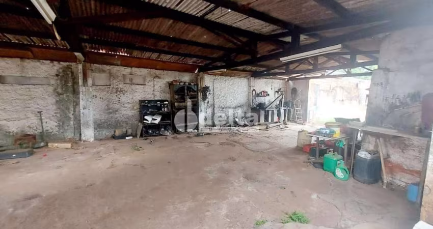 Casa residencial disponível para venda no bairro Nossa Senhora Aparecida em Uberlândia-MG