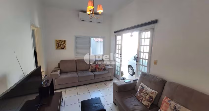 Casa residencial disponível para venda no bairro Pacaembu  em Uberlândia-MG