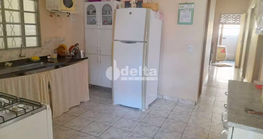 Casa residencial disponível para venda no bairro Nossa Senhora das Graças em Uberlândia-MG