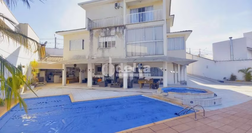 Casa residencial disponível para venda no bairro Vigilato Pereira em Uberlândia-MG