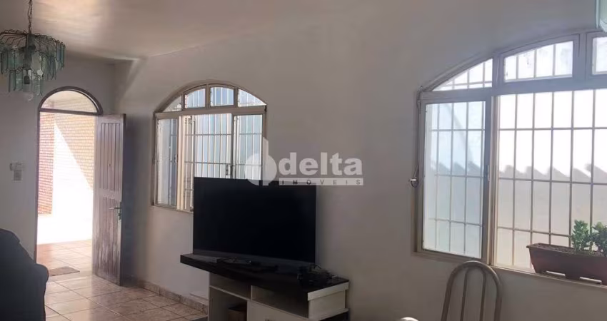 Casa disponível para venda no bairro Osvaldo Resende em Uberlândia-MG