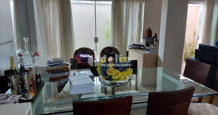 Casa no condomínio Royal Park disponível para venda em Uberlândia-MG