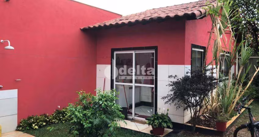 Casa residencial disponível para venda no bairro Santa Rosa em Uberlândia-MG