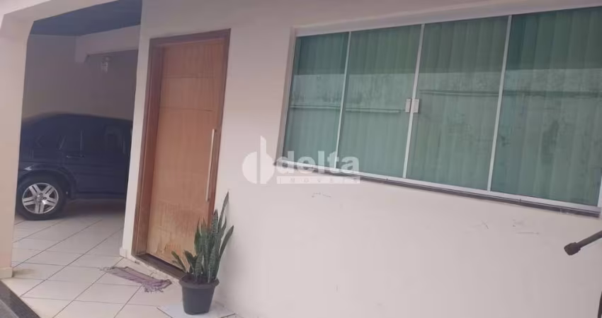 Casa residencial disponível para venda no bairro Cidade Jardim  em Uberlândia-MG