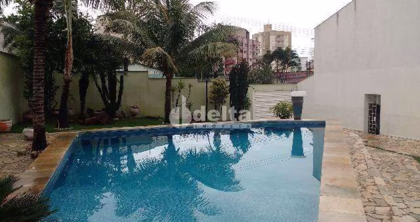 Casa residencial disponível para venda no bairro Saraiva em Uberlândia-MG.