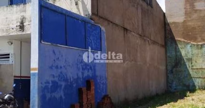 Galpão disponível para venda no bairro Distrito Industrial em Uberlândia-MG