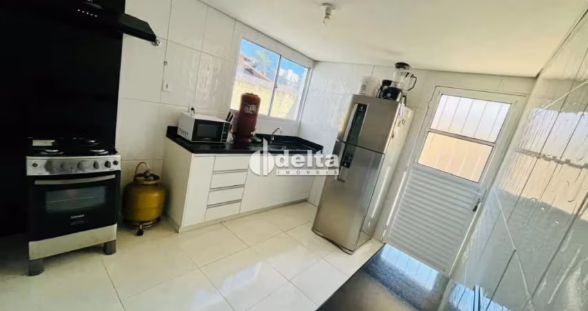 Casa residencial disponível para venda no bairro Presidente Roosevelt em Uberlândia-MG