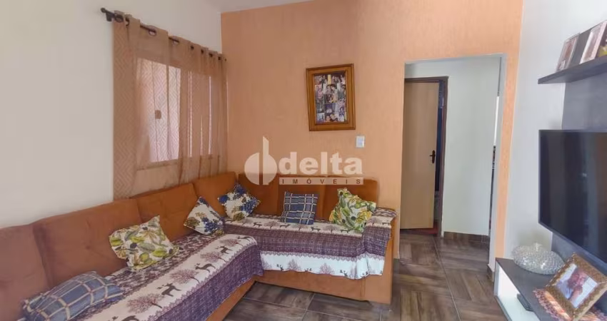 Casa residencial disponível para venda no bairro Jardim Canaã em Uberlândia-MG