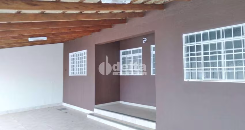Casa residencial disponível para venda e locação no bairro Segismundo Pereira em Uberlândia-MG