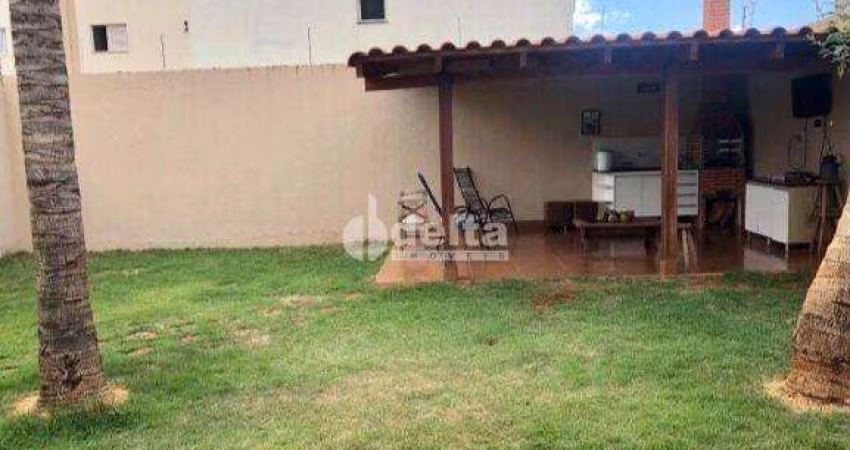 Casa residencial  disponível para venda no bairro Santa Mônica em Uberlândia-MG