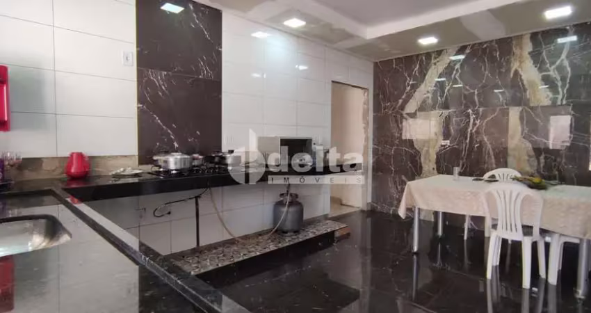 Casa residencial disponível para venda no bairro Laranjeiras em Uberlândia-MG
