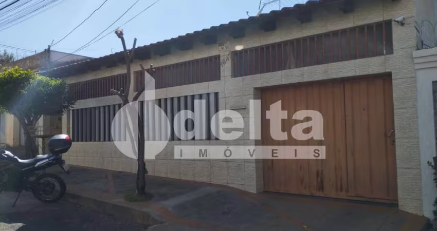 Casa residencial  disponível para venda no bairro Santa Mônica em Uberlândia-MG