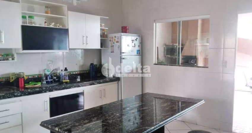Casa residencial disponível para venda no bairro Cidade Jardim  em Uberlândia-MG