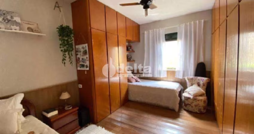 Casa residencial disponível para venda no bairro Tibery em Uberlândia-MG