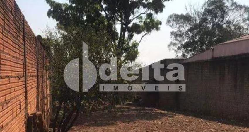 Terreno disponível para venda no bairro Chácaras Tubalina e Quartel em Uberlândia-MG