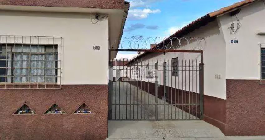 Casa residencial disponível para venda no bairro Nossa Senhora Aparecida em Uberlândia-MG