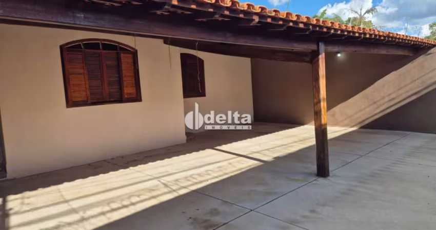 Casa residencial disponível para venda no bairro Cidade Jardim em Uberlândia-MG