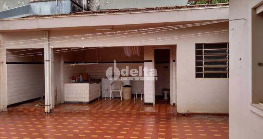 Casa residencial disponível para venda no bairro Fundinho em Uberlândia-MG