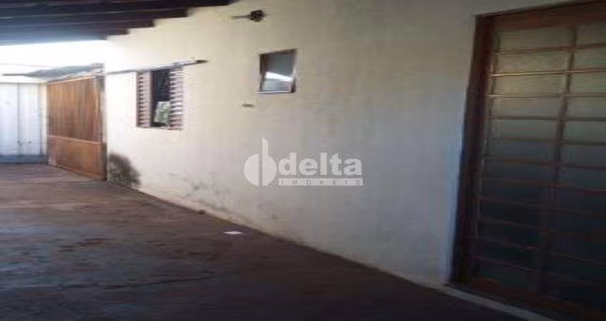Casa residencial disponível para venda no bairro São Jorge em Uberlândia-MG