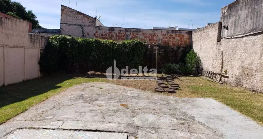 Casa residencial disponível para venda no bairro Martins em Uberlândia-MG