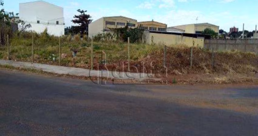 Terreno de esquina disponível para Venda 492 m² no bairro Daniel Fonseca em Uberlândia-MG