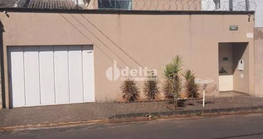 Casa residencial disponível para venda no bairro Alto Umuarama em Uberlândia-MG