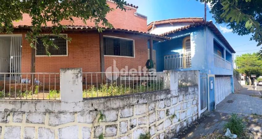 Casa residencial disponível para venda no bairro Centro em Uberlândia-MG