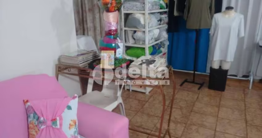 Casa residencial disponível para venda no bairro Tibery em Uberlândia-MG